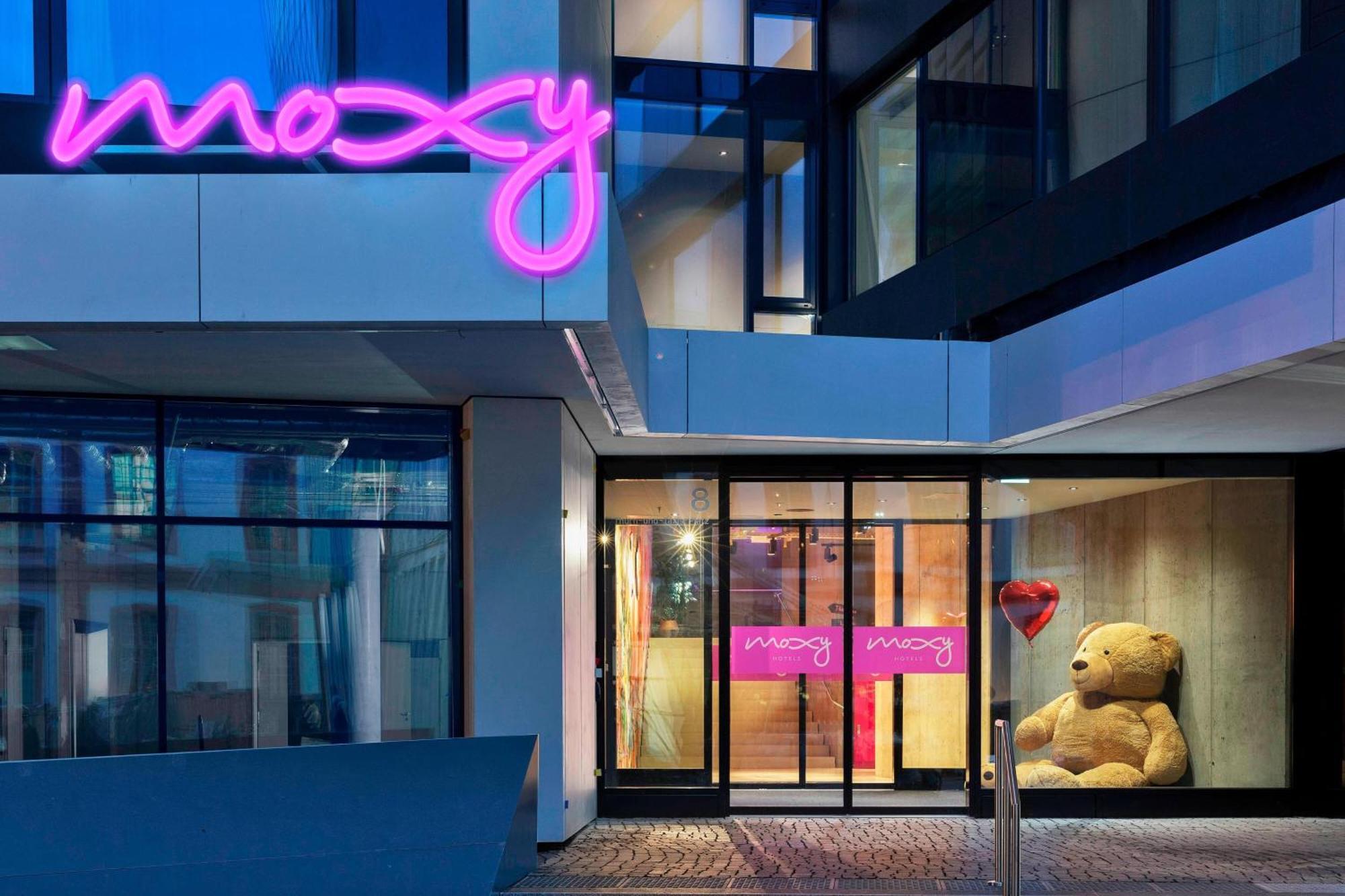 Moxy Frankfurt Center Hotel 3*