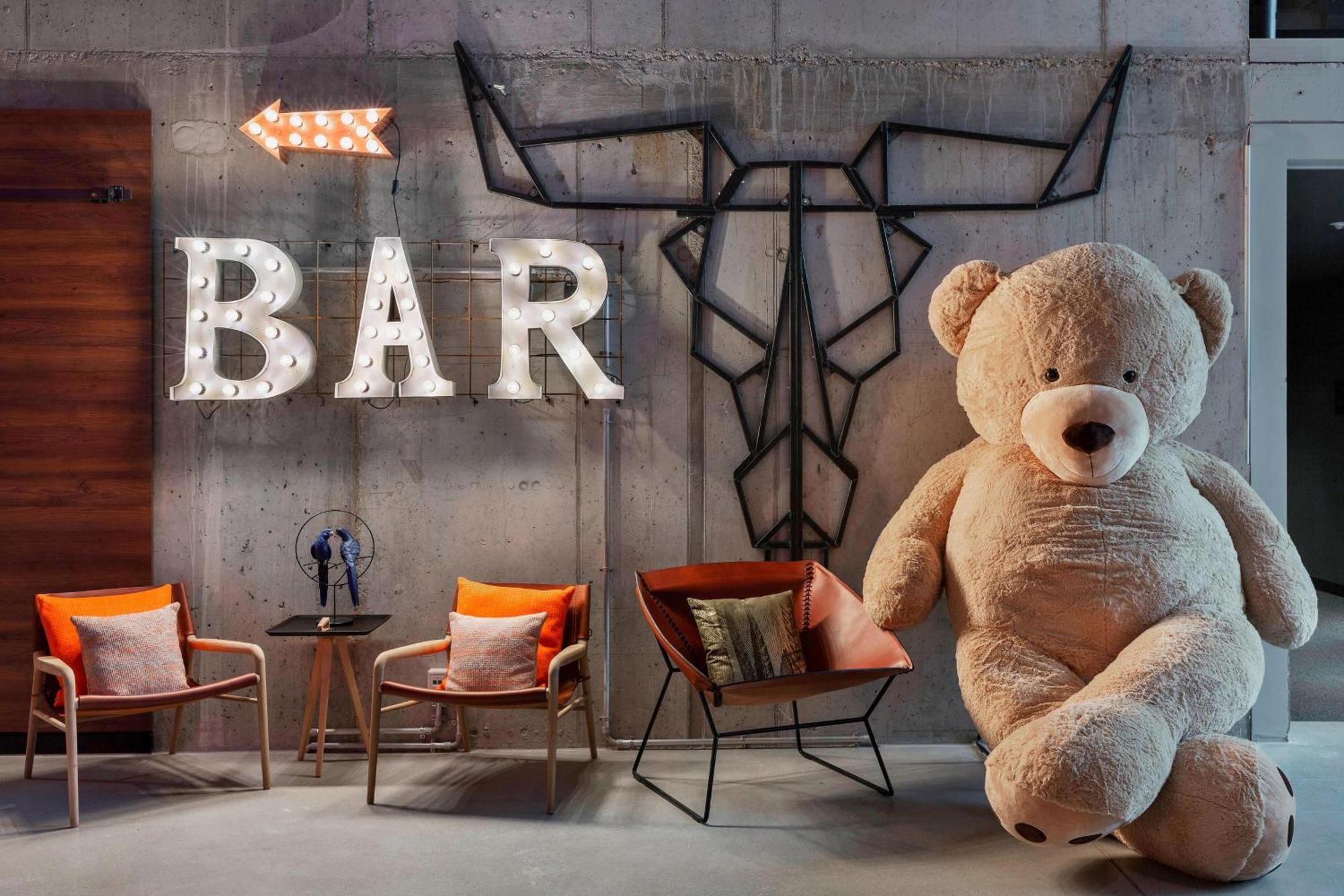 Hotel Moxy Frankfurt Center 3*