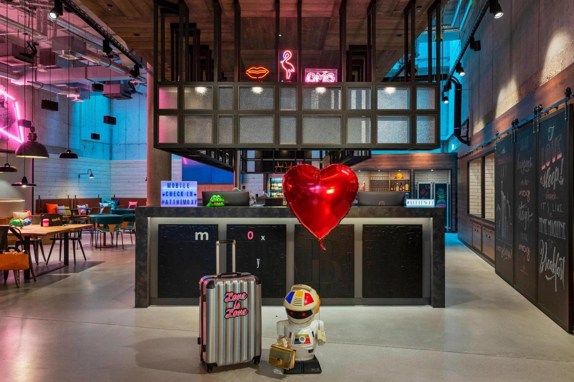 Moxy Frankfurt Center 3*